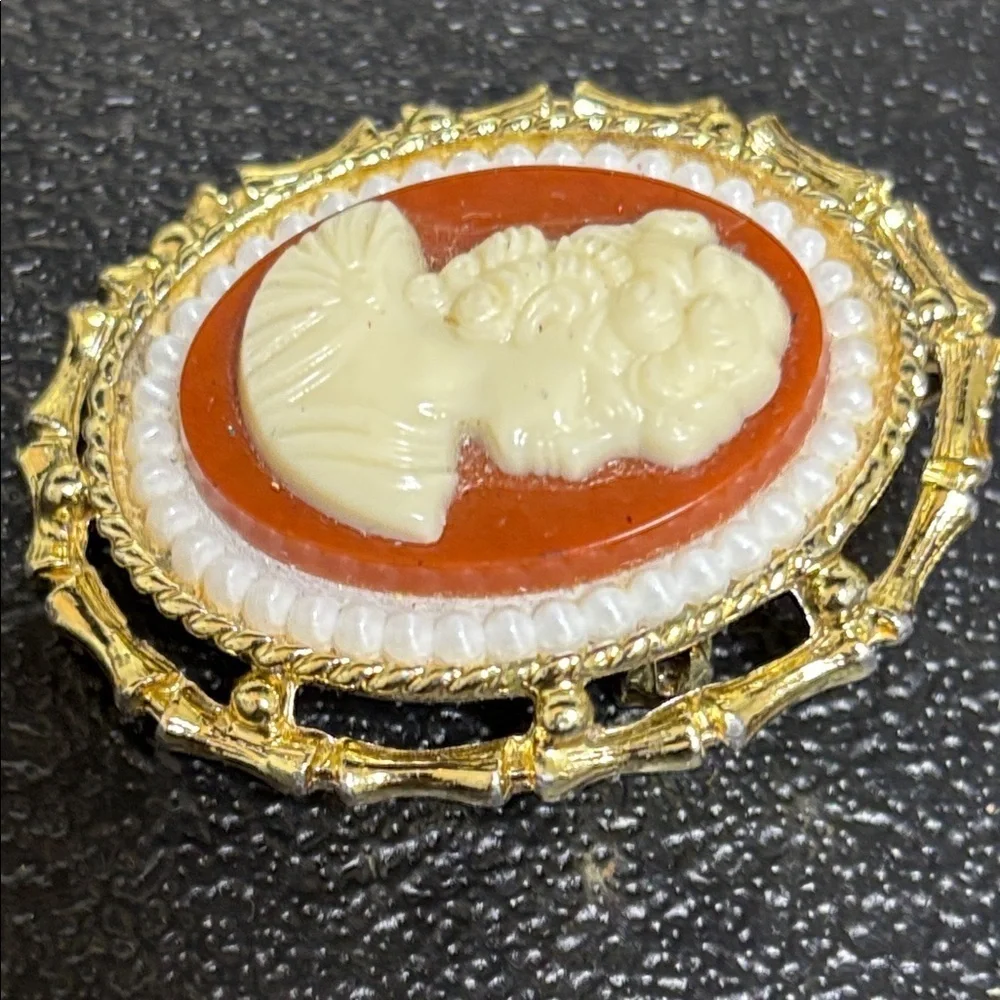 Vintage Costume Jewelry Cameo Pendant Brooch Faux Pearls
